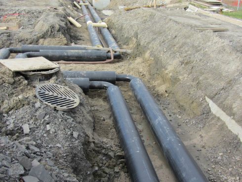 Conduite thermique de polyéthylène haute densité pré isolée.