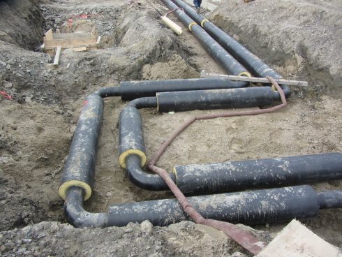 Conduite thermique de polyéthylène haute densité pré isolée.