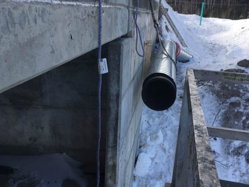Conduites d'acier avec coudes pré isolées.