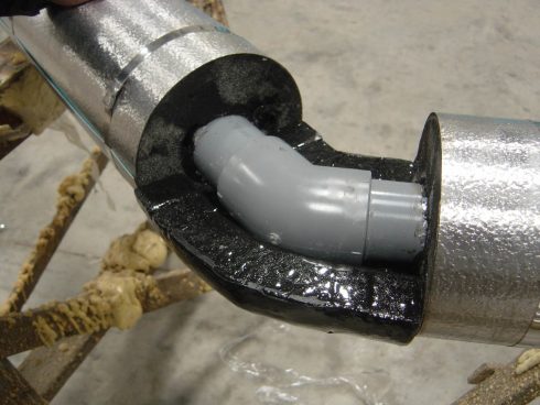 Coude de PVC, 45degrés, pré isolé avec demi section de coquille isolante URTECH.